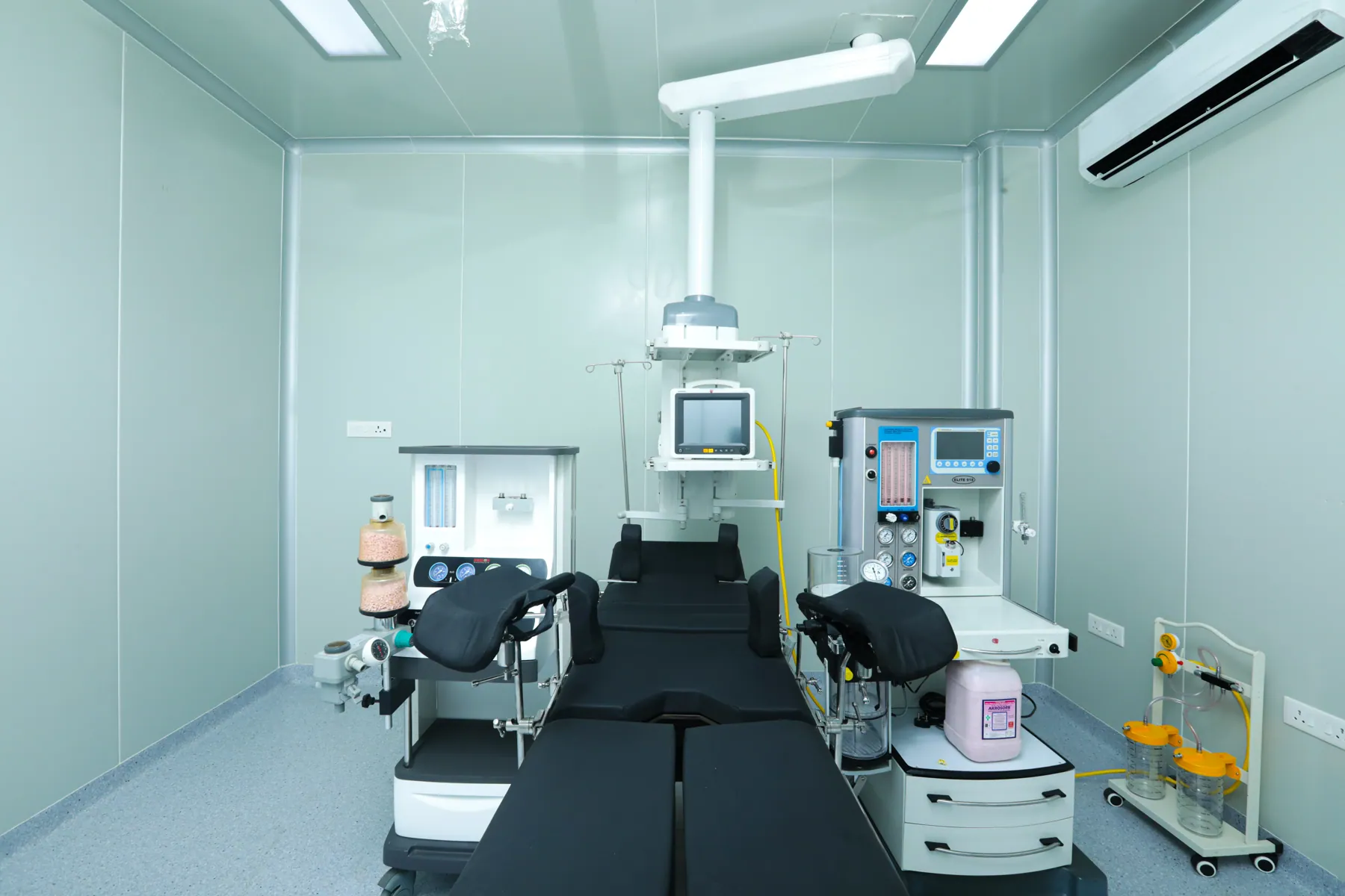 Operating theatre with operating tables